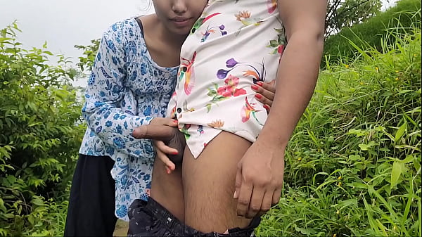 Desi Bhabhi Ki Gaand Maraai Khet Mein Bahar, Chudasi Chod Di