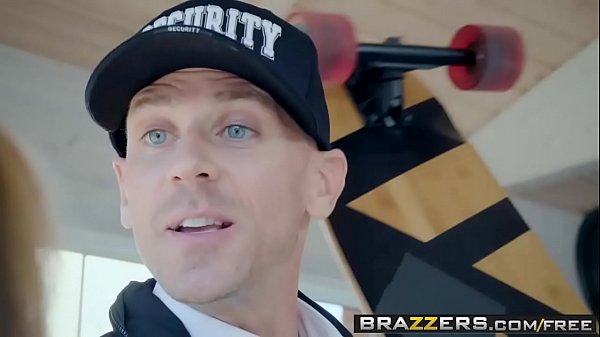 Nina North & Johnny Sins Mainin’ Pussy Di Skatepark, No Skateboarding, Cuma Ngentot Panas Di Brazzers!