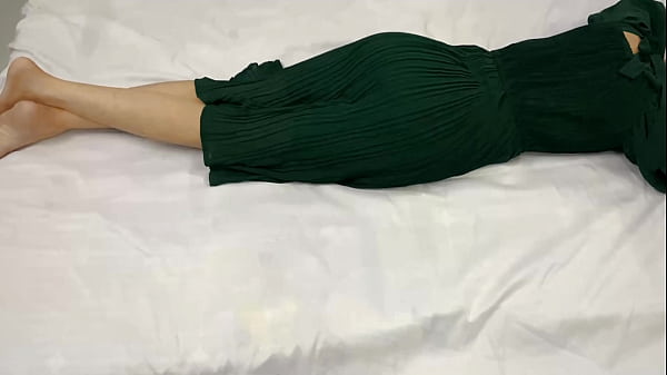 Malam Itu, Adik Tiri 18 Tahunku Sendirian Di Kamar, Aku Masuk Dan Ngewe Memeknya Sampai Basah Kuyup.
