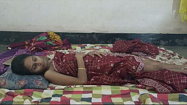 Desi Bhabhi Ko Padosi Ne Zor Se Choda, Chikne Badan Pe Paseena Nikal Diya