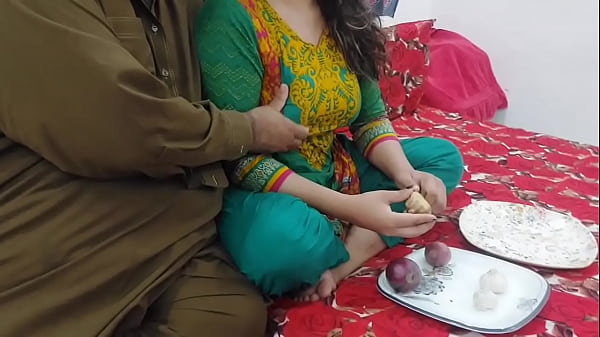 Bantuin Mami Tiri Potong Sayur, Abis Itu Kontolku Masuk Ke Pantat Gede Dia, Selingkuhin Bapak Tiri, Suara Hindi Jelas Bikin Makin Nafsu