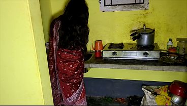 Bhabhi Sendirian Di Dapur, Langsung Digoblokin Kontol Gede Sampai Muncrat.