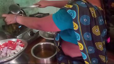 Ibu Rumah Tangga India Lagi Masak Sambil Ngewe Sama Selingkuhan, Bikin Dapur Makin Basah Dan Panas.