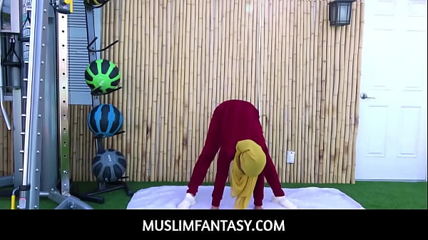 Pelatih Fitness Brengsek Ngentot Habis-habisan Klien Arab Eksotis Sampai Muncrat