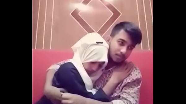 Desi Cewek Cowok Lagi Ciuman Basah Di Hotel, Bibir Saling Nempel Panas, Badan Mulai Merinding.