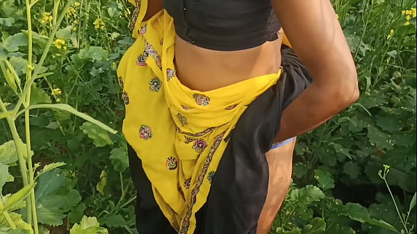 Mamta Ke Sarson Ke Khet Mein Jab Husband Ne Mauka Dekh Kar Zor Ki Chudai Ki, Outdoor Ki Saaf Hindi Awaaz.