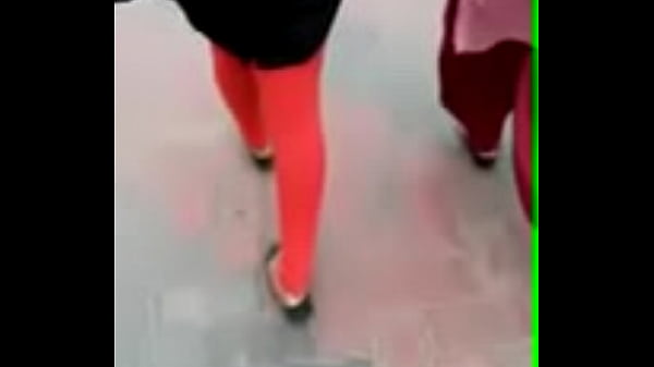 Desi Cewek Bengali Goyang-goyang Panas Di Pinggir Jalan, Bikin Ngaceng Abis.
