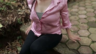 Birahi Gila Pas Lagi Di Hutan, Bokep Indo Terbaru Bikin Makin Panas.