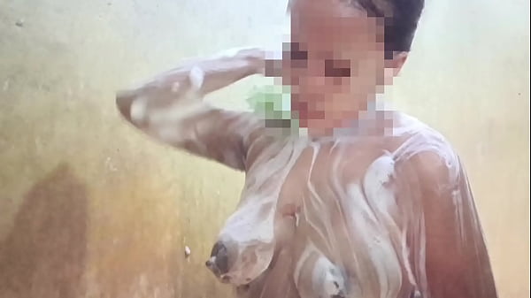 Lihatin Aku Mandi Ya Sayang, Biar Basah-basah Semua, Pengen Lihat Tubuhku Yang Basah Kuyup Dan Menggiurkan?