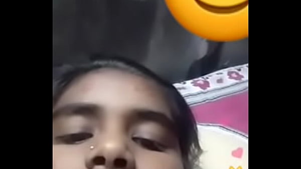 Desi Cewek Sange Pamer Tetek Montok Di Depan Kamera, Siap Digoyang.