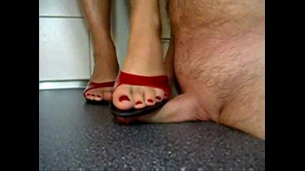 Seksi Bhabhi India Injak-injak Kontol Si Devar Sampai Muncrat