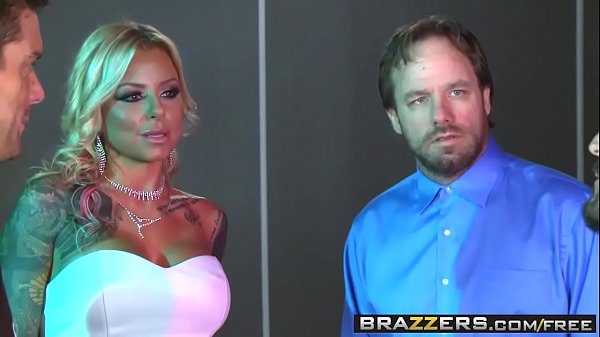 Istri Nyata, Pasrah Digilir Dua Kontol Kasar Bareng Britney Shannon, Ramon Tommy, Dan Gunn