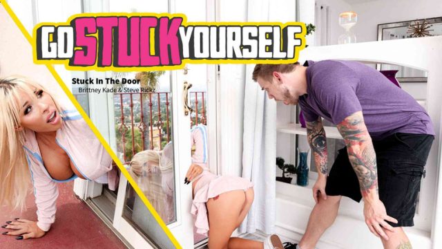 Adulttime – Nih, Kontol Gue Nyangkut Di Pintu, Buka Dong!