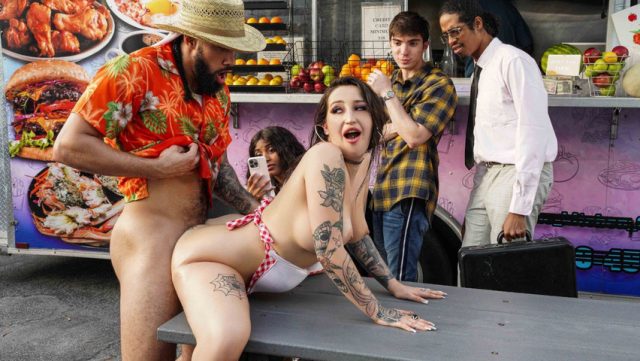 Brazzers – Truk Makanan Ngocok Pantat Gede Berminyak Bikin Muncrat
