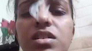Cewek Tamil Lanka Pamer Tetek Dan Memek Basah Siap Digenjot.
