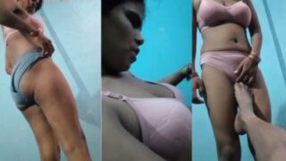 Desi Cewek Sange Buka-bukaan Buat Si Devar Mesum Yang Ngeliatin Doyan.