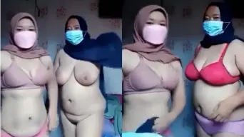 Dua Tante Hijab Bugil Dengan Toket Montok Siap Bikin Kamu Makin Bernafsu.