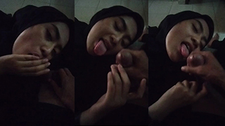 Hijab Dinda Nempel Terus Biar Kontol Ayang Ngeces Sampai Banjir