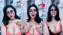Live Tante Sandra, Montoknya Bikin Ngaceng, Goyangin Tuh Pantat Sampai Muncrat!