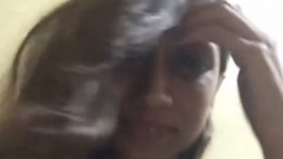 Tonton Video Cewek Kuliahan Perawan India Yang Lagi Buka Baju, Bikin Makin Panas!