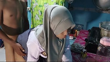 Ngentot Adik Ipar Sambil Mainin Memek Basah Sampe Crot