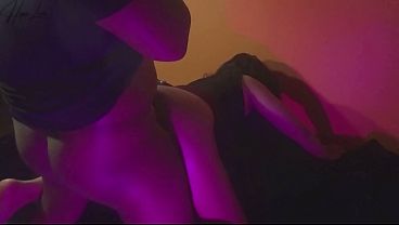 Gadis Asia Seksi Sialan, Hope, Lagi Digojlok Punggungnya Sampai Meringis