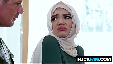 Ngentot Perdana Hijabi Manis Bareng Tukang Ledeng Gede, Naudi Nala Sama Jason Sarcinelli Bikin Muncrat.