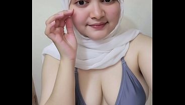 Awal-awal Goyang Twerk Pakai Hijab, Bikin Makin Basah Lihat Pantat Bergoyang!
