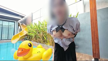 Ninewthai Ngewe Cewek Ala Sisca Di Pinggir Kolam Renang Villa, Kontol Gede Nusuk Dalem Tembus Sampe Meraung-raung.