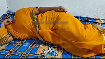 বুন্দেলখন্ডী মা-শাশুড়ি জামাইয়ের লম্বা লাড়ু চুদে পুরো মজা নিল, গাঁড় ফাটিয়ে দিল রসে ভিজে