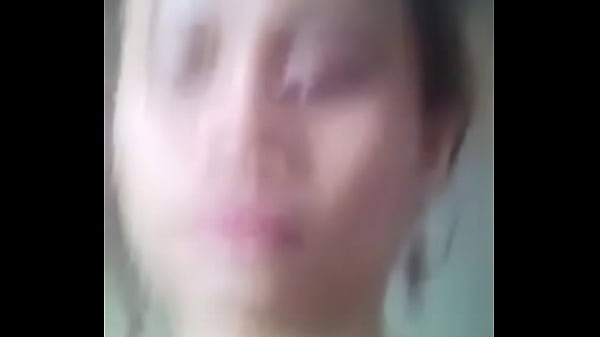 Cewek India Lagi Ngemut Kontol, Bibirnya Merah Basah, Matanya Nakal, Lidahnya Lincah Mainin Ujungnya, Bikin Makin Tegang Dan Pengen Crot Di Mulutnya.