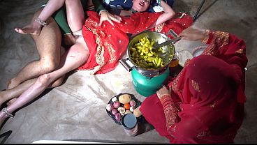 Mom Bocah Desa India Lagi Digenjot Di Dapur, Omongan Kotor Bahasa Hindi Bikin Makin Panas.