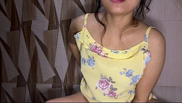 Cewek India Montok Dengan Pantat Gede, Rutinitas Hariannya Bebersih Memek Sambil Ngocok Dan Pipis Basah.
