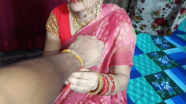 रक्षाबंधन पर सौतेली बहन ने सौतेले भाई को राखी बांधी, गिफ्ट में अपनी चूत दिखाकर उसकी लंड को खड़ा कर दिया, साफ हिंदी आवाज में चिल्लाते हुए बोली “ले मेरा बुर, अब तू मेरा देवर बन के रह जा!”