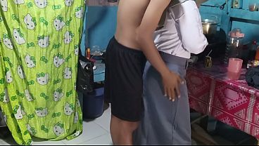 Ngentot Adik Ipar Di Dapur, Pas Mau Berangkat Sekolah, Makin Basah Lihat Rok Seragam Yang Nempel.