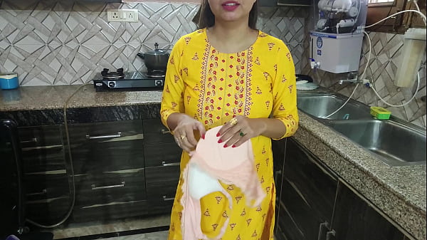 Desi Bhabhi Dapur Lagi Cuci Piring, Tiba-tiba Adik Ipar Datang Dan Bisik, “bhabhi, Gue Pengen Ngencrotin Memek Lo, Lo Mau Kan? Suara Hindi Bikin Makin Panas!”