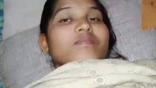 Cewek Penjaga Toko Bunga India, Keerthi, Digebukin Di Rumah Dengan Gaya Nafsu.