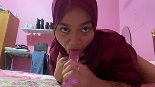 Clara Lagi Belajar Ngewe Pake Dildo Biar Jago Ngenyot Kontol.
