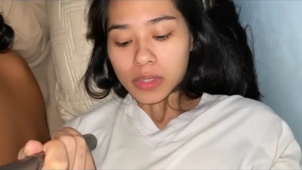 Ngacengin Pas Suami Tidur, Sampe Crot Di Kasur Gilaa