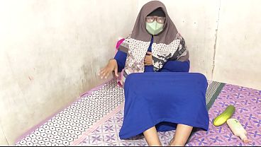 Cewek Hijab Indo Lagi Colmek, Nafsu Nggak Ketahan.