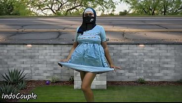 Mahasiswi Hijab Jogging Di Tempat Umum, Ngeblowjob Demi Duit.