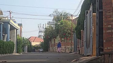 Mampus, Ada Ibu Arab Masturbasiin Memeknya Di Luar Rumah Dekat Pinggir Jalan Bikin Lihat Lihat.