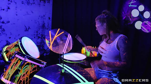 Ngentot Drummer / Trailer Full Brazzers Dari Https://zzfull.com/drumm, Bikin Kontol Tegang Dan Memek Basah Kuyup!