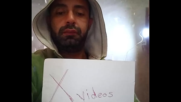 أنا في بيتي في القاهرة يا مصر، عارية على السرير، ساقاي مفتوحتان، أنتظرك لتلعق كل نقطة عرق من جسدي المتصبب.