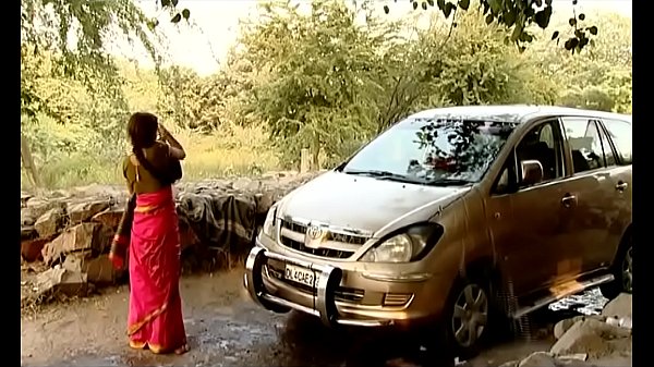 Bhabhi Kampung India Mandiin Mobil Sambil Buka Paha..{adegan Viral Belum Diedit} …gue Jamin Lu Pengen!
