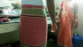 Malkin Dapur Ngegolin Pembantu, Di Dapur Digebukin Sambil Crot-crotan, Suara Cewek Minta Digituin!
