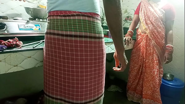 Malkin Dapur Ngegolin Pembantu, Di Dapur Digebukin Sambil Crot-crotan, Suara Cewek Minta Digituin!